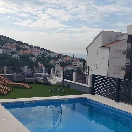 Nikola Apartment