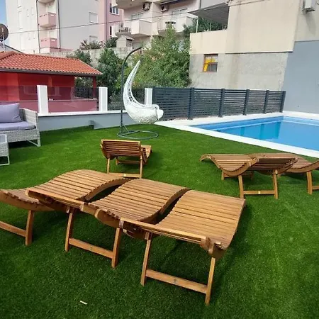 Nikola Apartment *