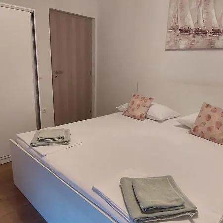Nikola Apartment *